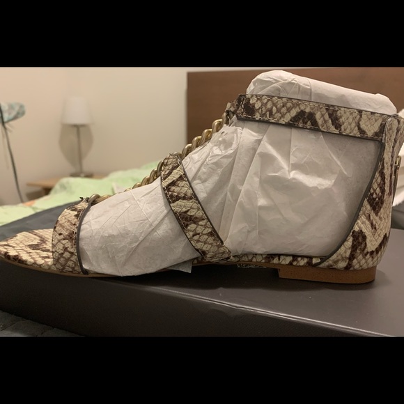 Vince Camuto flat sandals - Picture 6 of 6